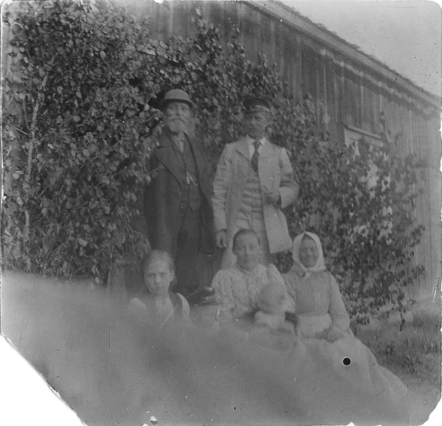 gamla_bilder_johan,_henrik,_stina,_klara,_karin_och_kristina_jonsson.jpg