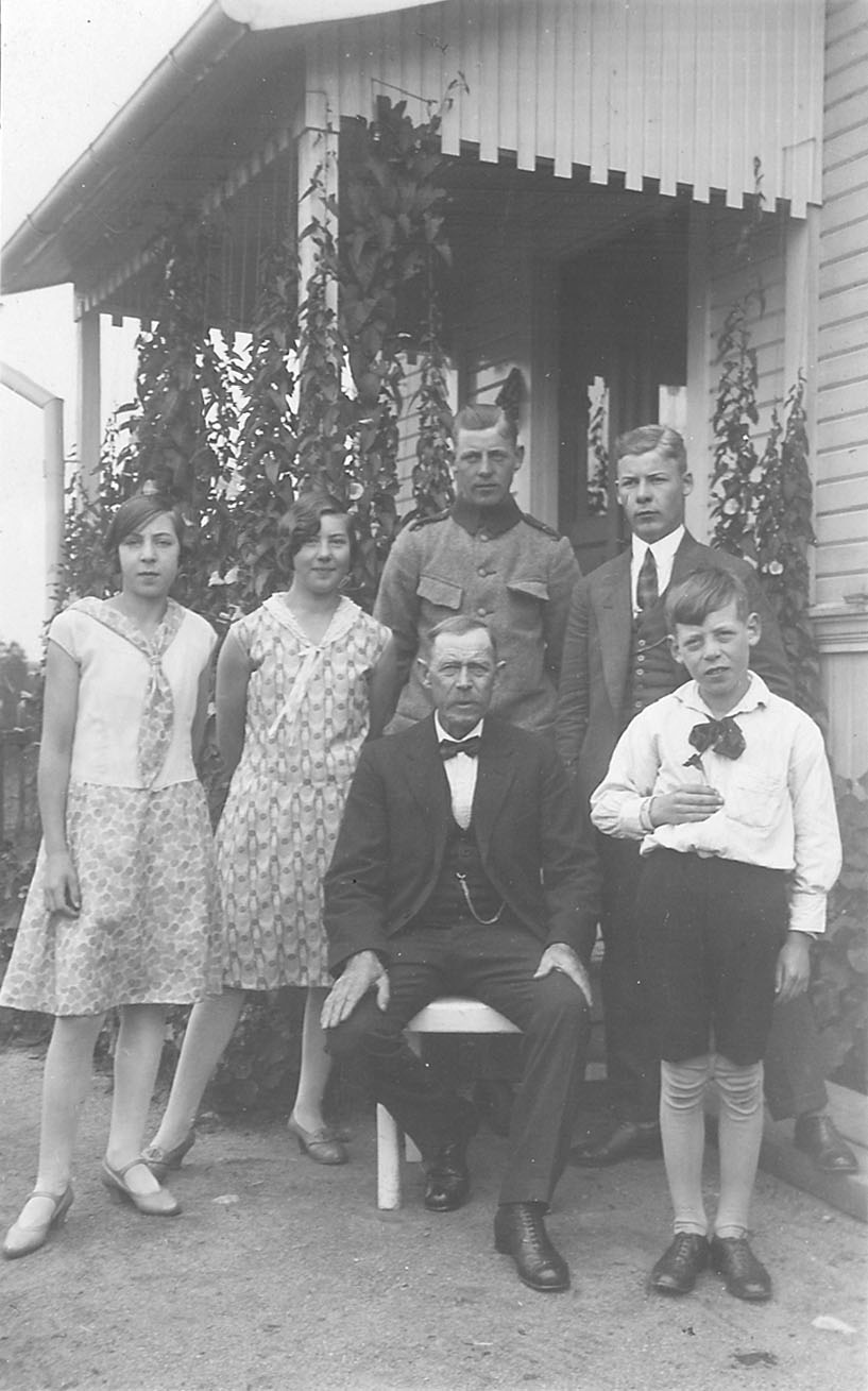 gamla_bilder_karin,_goumlta,_(ivar),_einar,_henrik_och_erik_jonsson.jpg